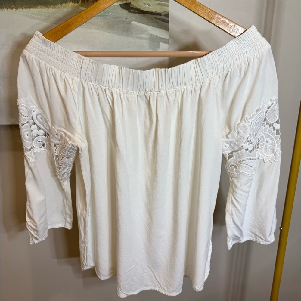 Willow & Clay Cream Off-Shoulder Blouse - Picture 3 of 8